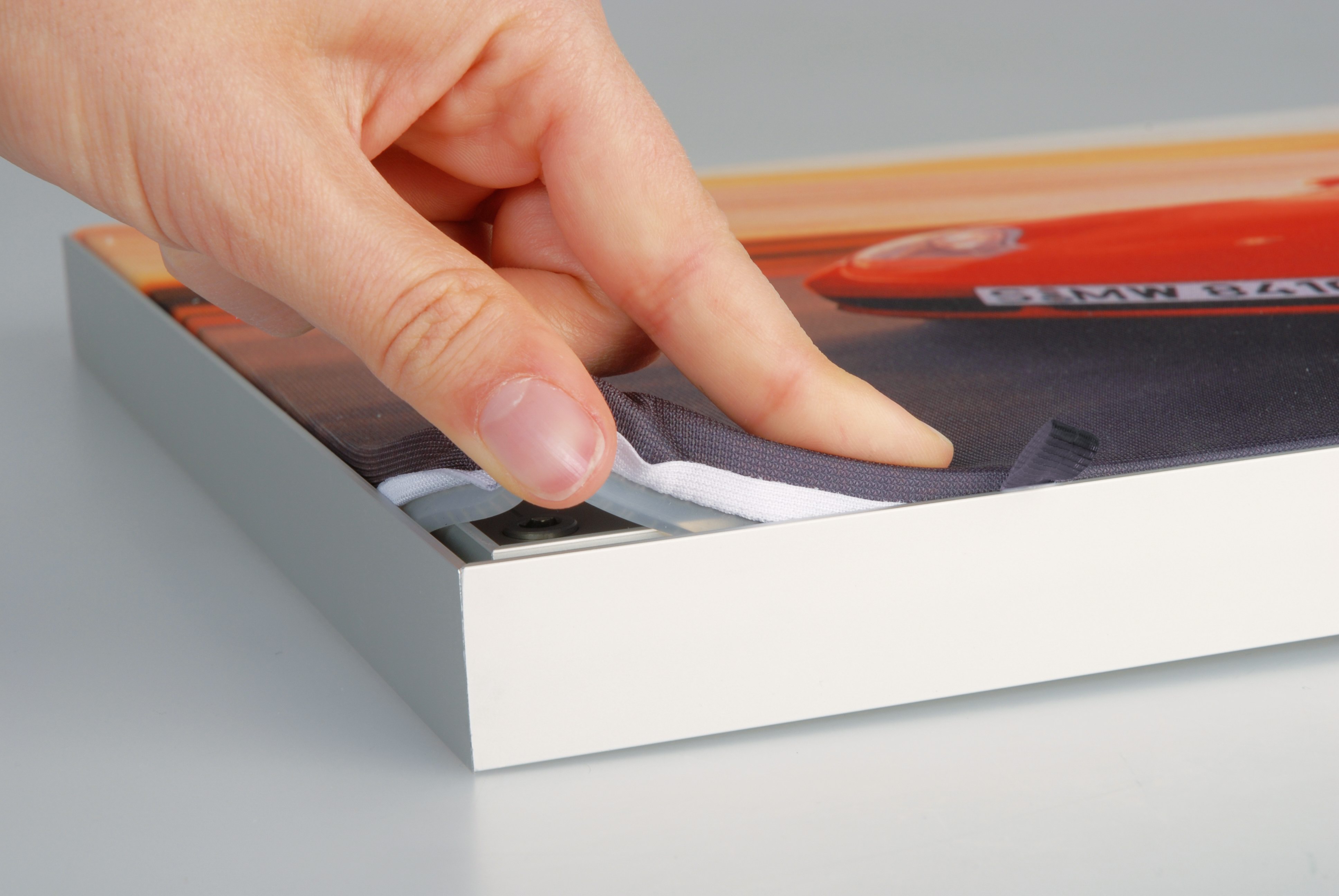 Akustikbild PRO DENTA – Hochauflösender Textildruck, Öko-TEX®100, waschbar, akustisch wirksam, für Tischtrennwände,