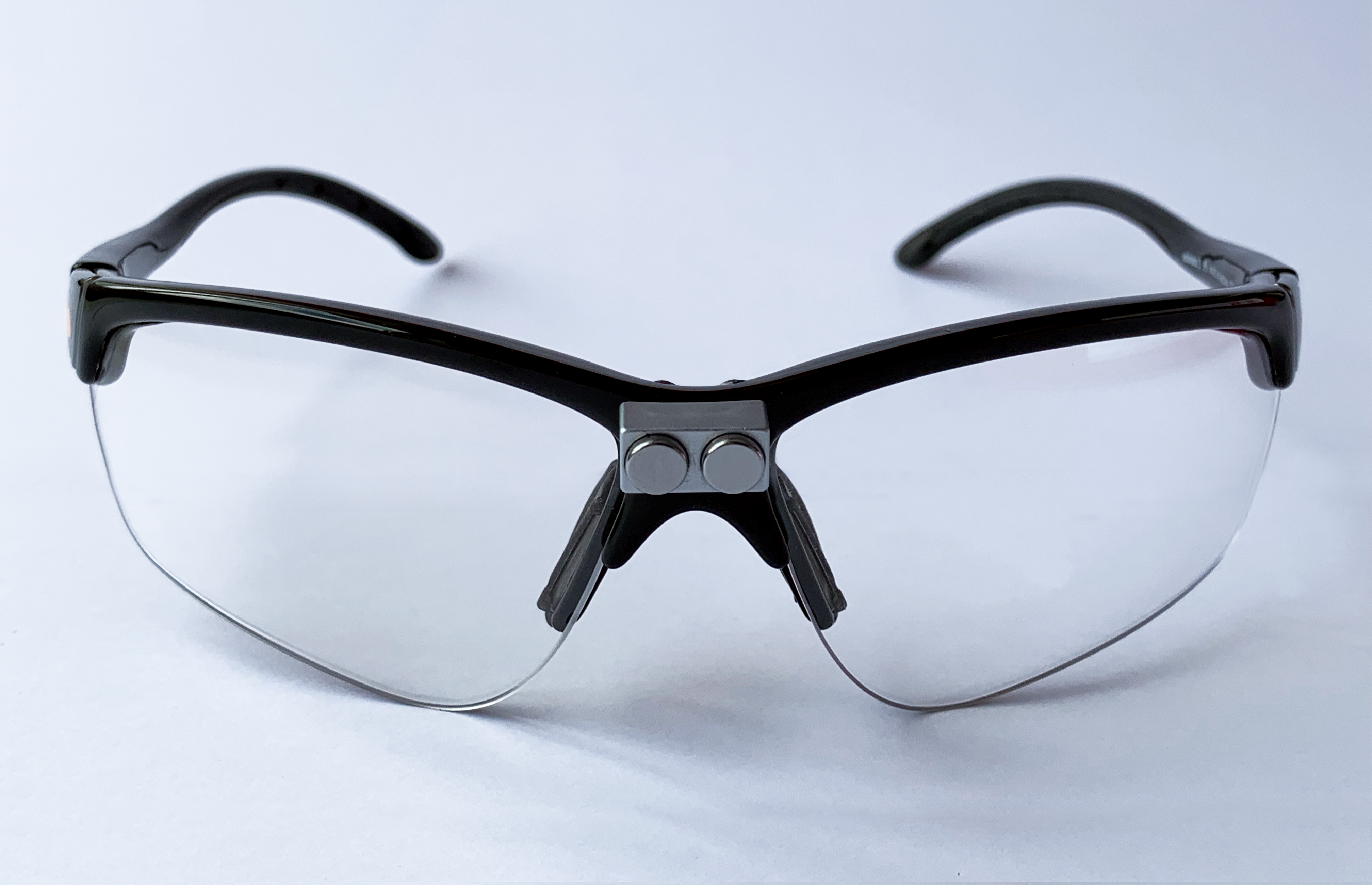 opt-on Schutzbrille mit Magnethalterung (ohne Okulare) Größe: S Farbe: Schwarz Lichtsystem: spot-on Cordfree