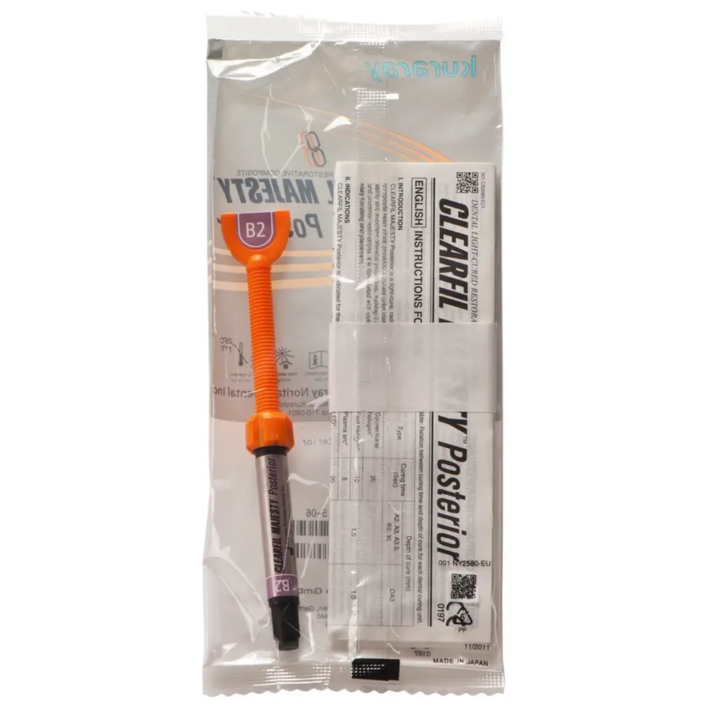 Kuraray Noritake CLEARFIL MAJESTY™ Posterior - Spritze 4,9 g / 2,0 ml B2