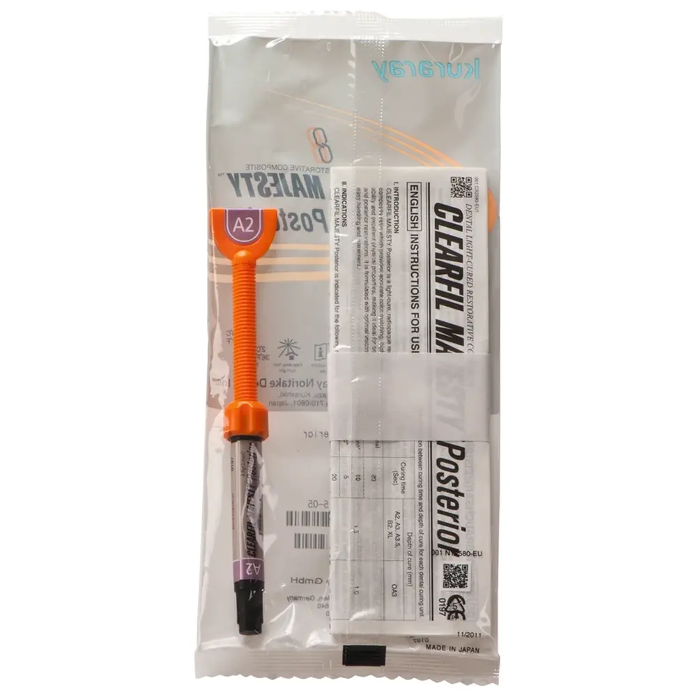 Kuraray Noritake CLEARFIL MAJESTY™ Posterior - Spritze 4,9 g / 2,0 ml A2